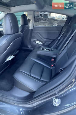 Седан Tesla Model 3 2022 в 