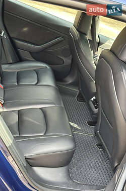 Седан Tesla Model 3 2022 в 