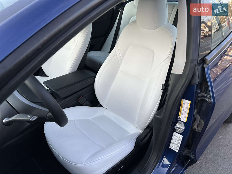 Седан Tesla Model 3 2022 в Києві