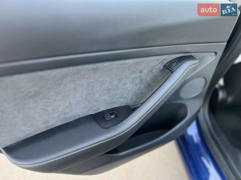 Седан Tesla Model 3 2022 в Києві