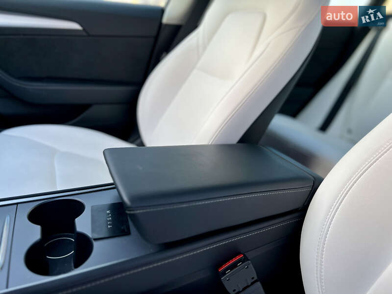 Седан Tesla Model 3 2022 в Києві