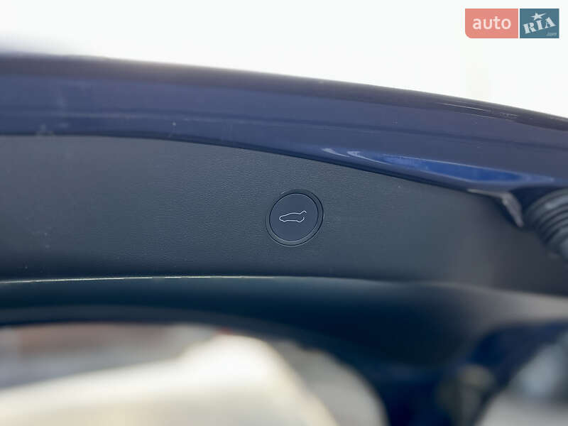Седан Tesla Model 3 2022 в Києві