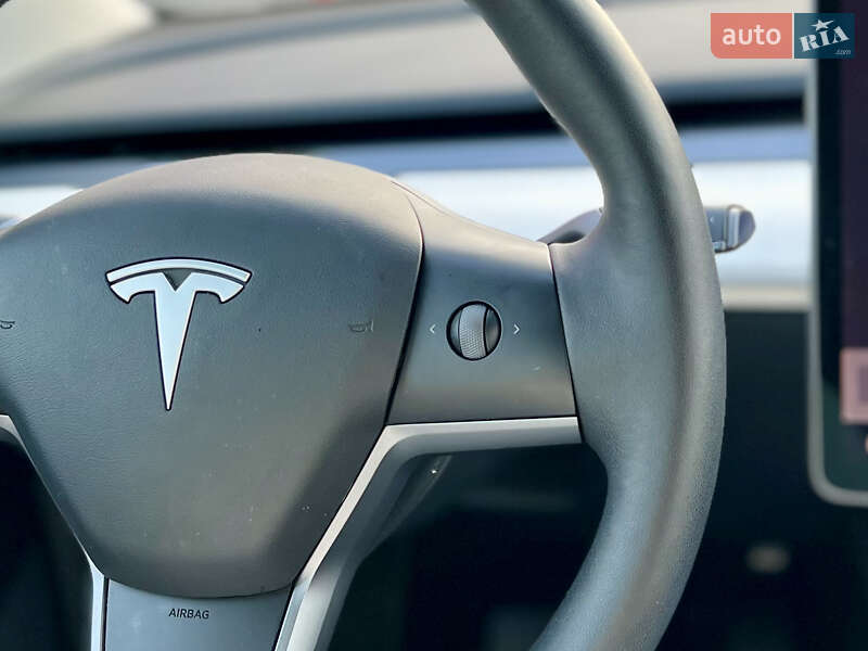 Седан Tesla Model 3 2022 в Києві