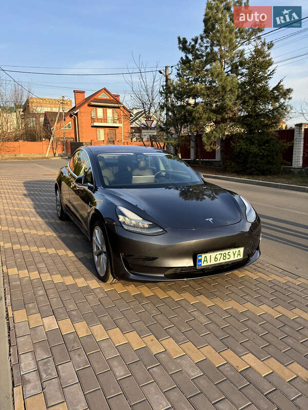 Седан Tesla Model 3 2018 в Петропавлівській Борщагівці