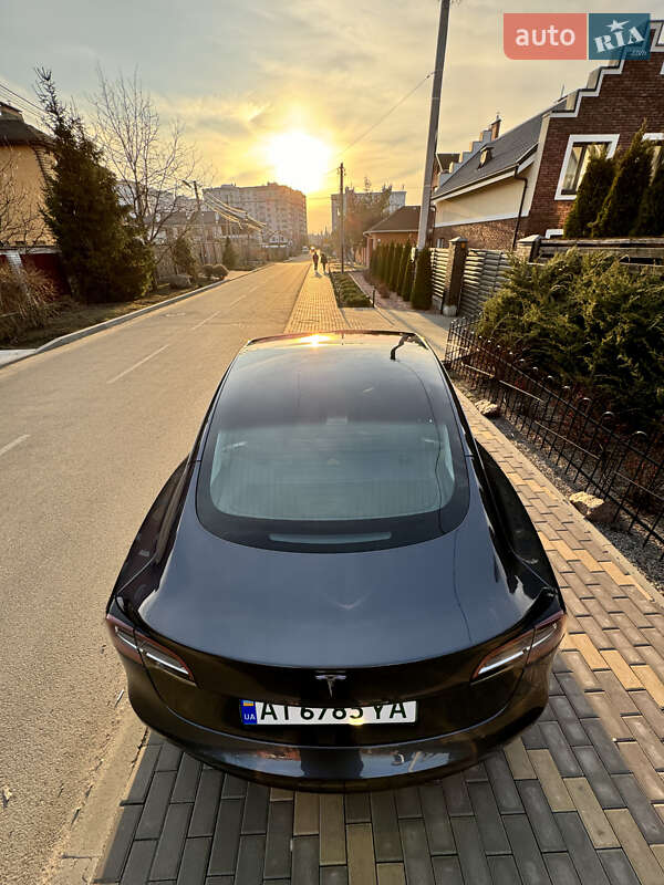 Седан Tesla Model 3 2018 в Петропавлівській Борщагівці