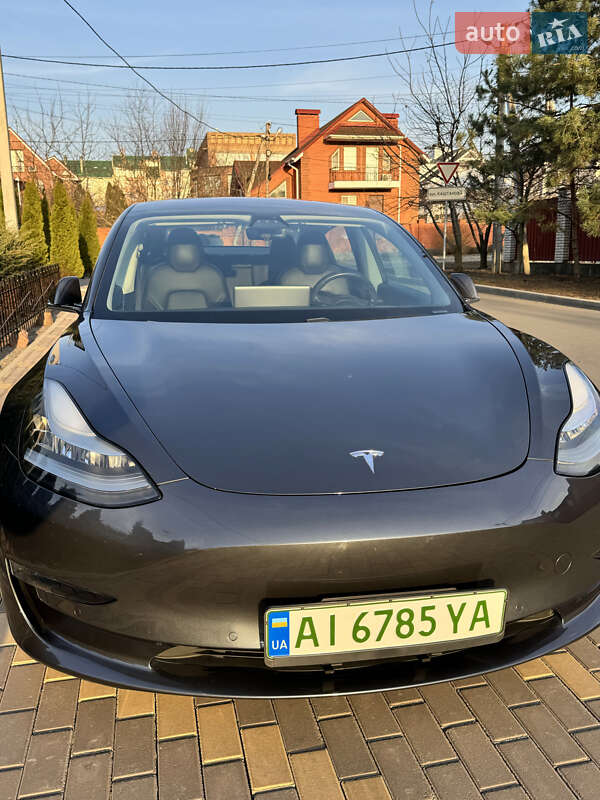 Седан Tesla Model 3 2018 в Петропавлівській Борщагівці