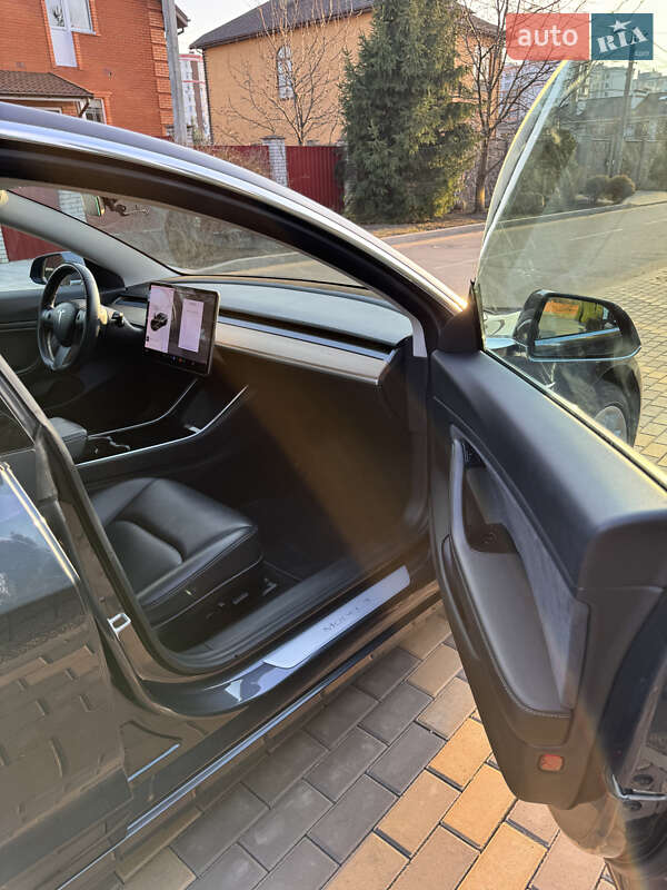 Седан Tesla Model 3 2018 в Петропавлівській Борщагівці