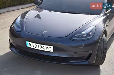 Седан Tesla Model 3 2022 в 