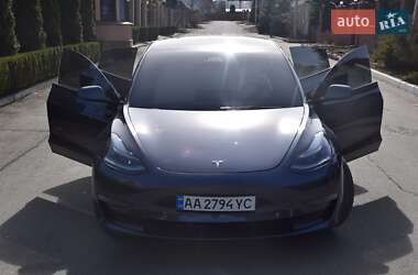 Седан Tesla Model 3 2022 в 