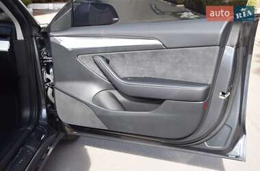 Седан Tesla Model 3 2022 в 