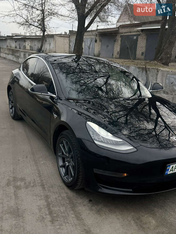 Седан Tesla Model 3 2019 в 