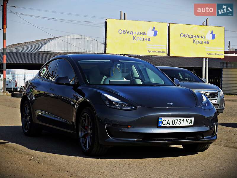 Седан Tesla Model 3 2021 в Черкасах