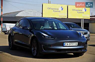 Седан Tesla Model 3 2021 в 