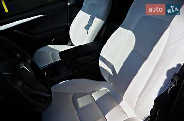 Седан Tesla Model 3 2021 в 