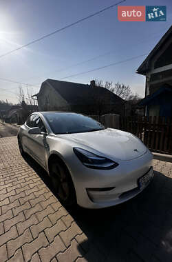 Седан Tesla Model 3 2019 в Чернівцях