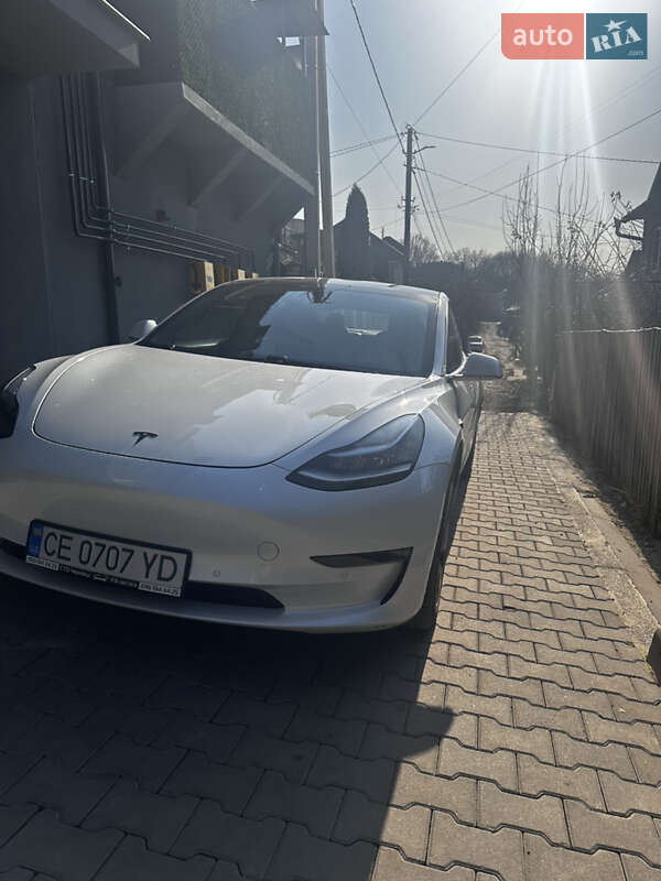 Седан Tesla Model 3 2019 в Черновцах