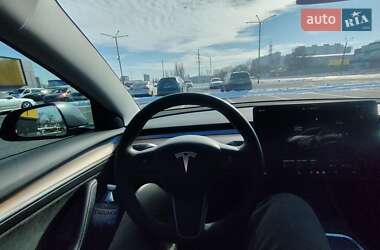 Седан Tesla Model 3 2023 в 