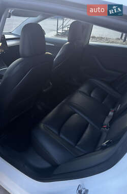 Седан Tesla Model 3 2022 в 