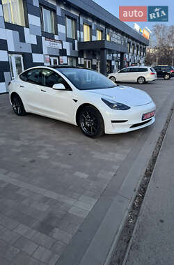 Седан Tesla Model 3 2022 в 