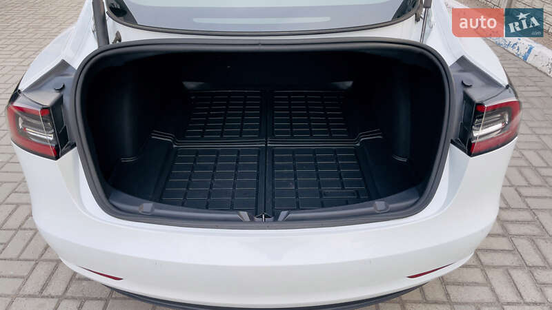 Седан Tesla Model 3 2022 в Запоріжжі