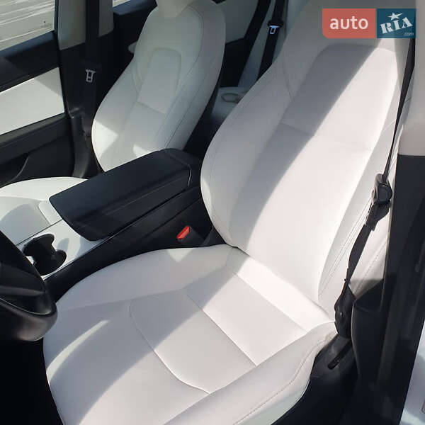 Седан Tesla Model 3 2018 в Києві