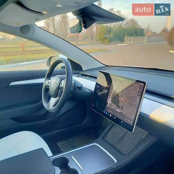 Седан Tesla Model 3 2022 в Киеве