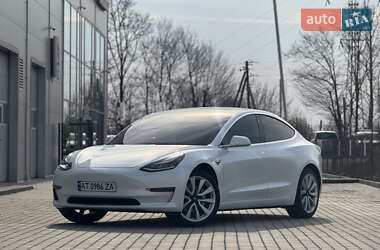 Седан Tesla Model 3 2020 в Івано-Франківську