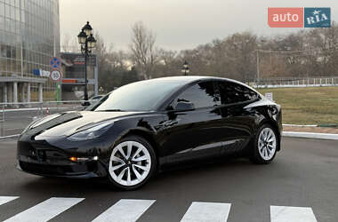 Седан Tesla Model 3 2022 в 
