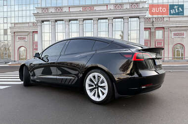 Седан Tesla Model 3 2022 в 
