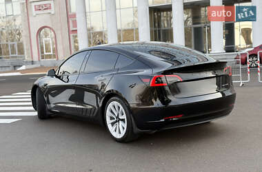 Седан Tesla Model 3 2022 в 
