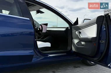 Седан Tesla Model 3 2019 в Черновцах