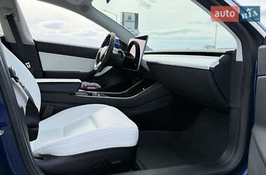 Седан Tesla Model 3 2019 в Черновцах