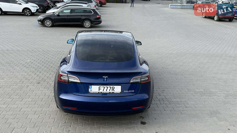 Седан Tesla Model 3 2019 в Черновцах