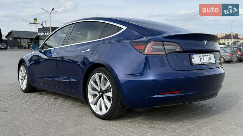 Седан Tesla Model 3 2019 в Черновцах