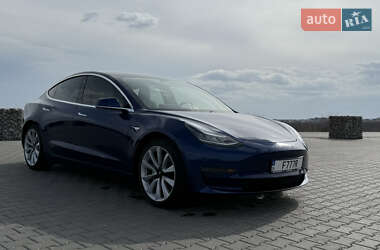 Седан Tesla Model 3 2019 в Черновцах