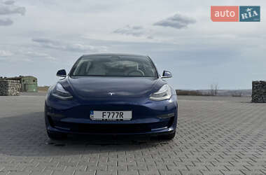Седан Tesla Model 3 2019 в Черновцах