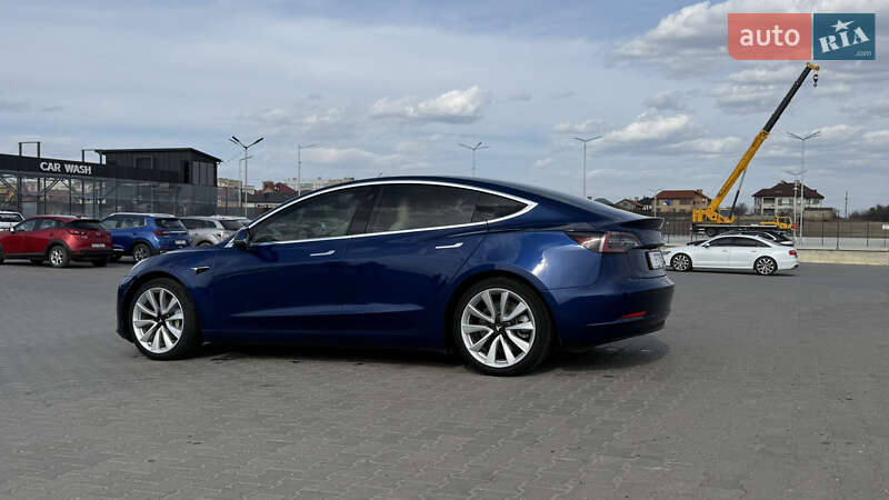 Седан Tesla Model 3 2019 в Черновцах