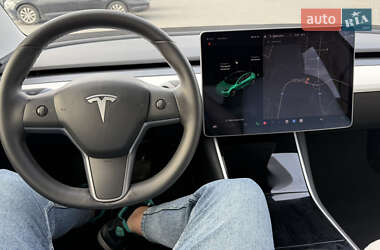 Седан Tesla Model 3 2019 в Черновцах