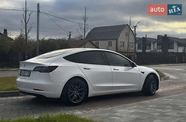 Седан Tesla Model 3 2022 в 