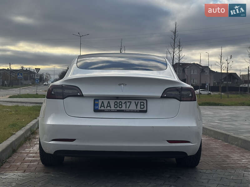 Седан Tesla Model 3 2022 в Киеве