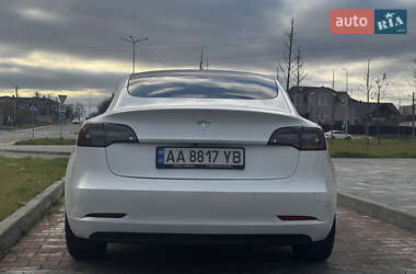 Седан Tesla Model 3 2022 в 