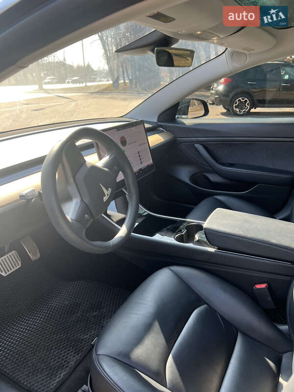 Седан Tesla Model 3 2020 в Полтаві