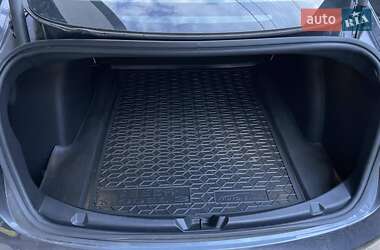Седан Tesla Model 3 2021 в Львове