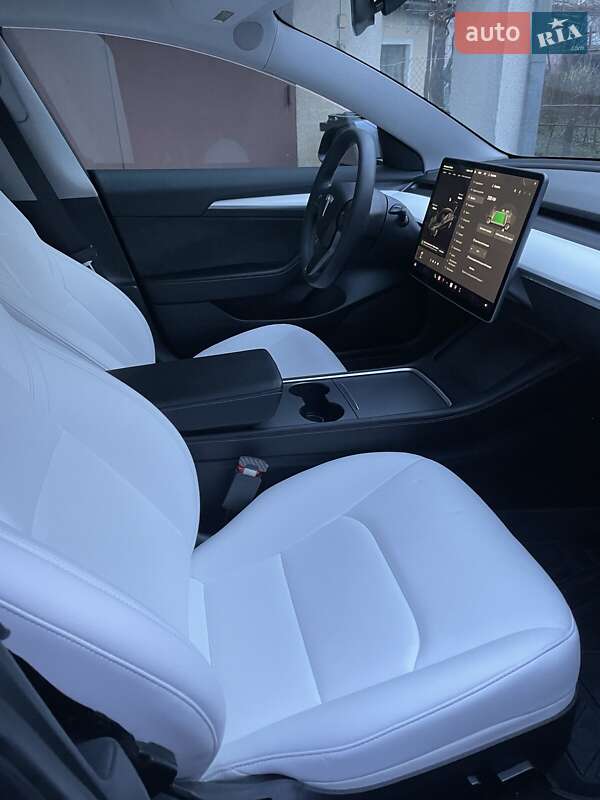 Седан Tesla Model 3 2021 в Львові