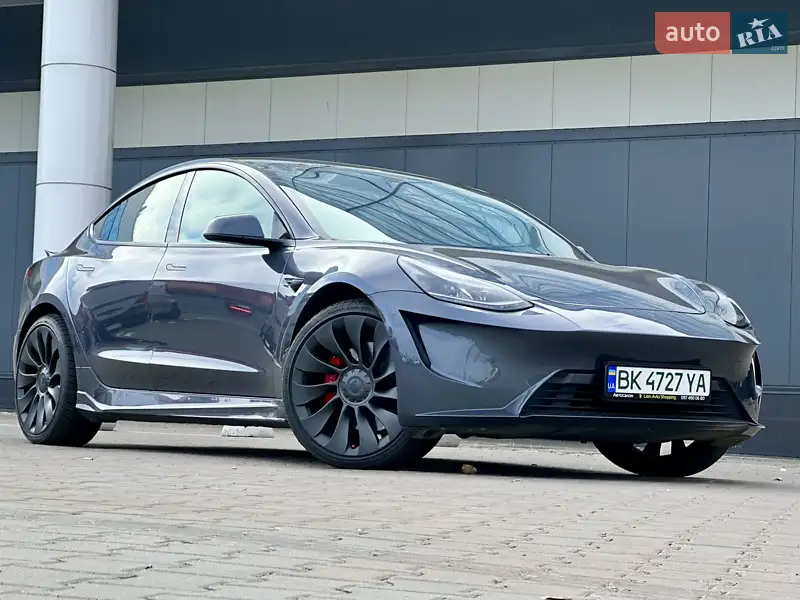 Седан Tesla Model 3 2023 в 