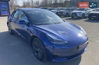 Седан Tesla Model 3 2022 в 