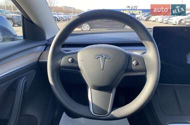 Седан Tesla Model 3 2022 в 