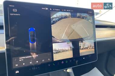 Седан Tesla Model 3 2022 в 