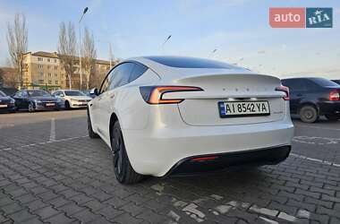 Седан Tesla Model 3 2024 в 