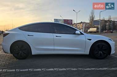Седан Tesla Model 3 2024 в 